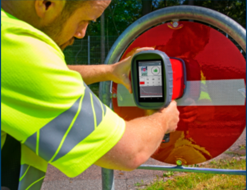 Dynamic Retroreflectometer